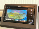 【バックカメラ】リバースにするだけで映ります、後方の安全確認や、狭い駐車場での車庫入れ、雨の日や夜間など視界の悪い時に便利です!安全にバックする為には欠かせない装備です。