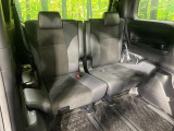 3列目シートはもちろん状態良好☆大人でもゆったりと座って頂けますので、大人数でのお出かけもラクラクです♪ご家族で、気の知れた仲間で、ドライブに行くのが楽しみですね♪