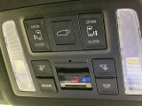 【パワーバックドア】スマートキーや運転席のボタンを押すだけでリアゲートが自動で開閉します!荷物を持っている時や、高い位置にあるバックドアを閉める際に便利な機能です♪