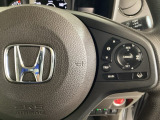 ハンドルにHondaセンシング系のクルーズコントロールやレーンキープアシストなどのスイッチが装備されています。ハンドルから手を離さず安全に操作できます。