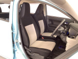 【運転席・助手席】内装ルームクリーニング済みです。しっかり綺麗にしていますので、是非、お確かめください。車に自信があるからこそ、是非一度ご来店頂き内外装も見てもらえると幸いです。