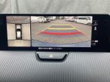 狭い場所での駐車やすれ違いなどでより的確な運転操作に役立つ360&deg;ビューモニターが装備されています。