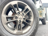●純正18インチアルミホイール:輸入車ならではの卓越した走りを支えるホイールと足回りです!日本車の走りに慣れている方にもぜひ体感して頂きたいほど、高いレベルでまとまっています!