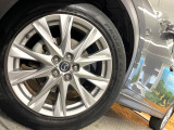 【純正19インチアルミホイール】外観にマッチした純正アルミホイールを装着しております。各種社外アルミホイールや、スタッドレスタイヤも取扱いしております。是非ご相談ください♪