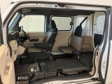 助手席と2列目を格納すると、サーフボードなどの長い荷物も積み込みやすくなります!