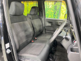 運転席シート廻りは使用感も少なく、良好な状態となっています。前オーナー様が丁寧に使っていたことがよくわかりますね。
