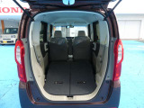 簡単に収納出来る後部座席。広大な空間が出現します。シートアレンジが多彩な点も特徴です。レジャー用品もたっぷりと積み込め、休日の過ごし方の楽しみを拡げてくれます。