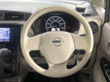 インテリアに合わせたデザインのステアリングは、運転される方のことも考え、運転しやすい形状、大きさです。是非一度、実際に触ってお確かめください。