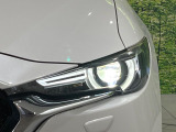 【LEDヘッドライト】悪天候や夜間走行時も良好な視界を確保し安心して運転できる高輝度LEDヘッドライトを装備!点灯速度が早く、消費電力も抑えられています。