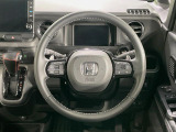 【純正革巻きステアリング】上質な革を使用することで、手にしっかり馴染みとても運転しやすいハンドルです♪