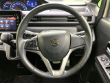 【純正革巻きステアリング】上質な革を使用することで、手にしっかり馴染みとても運転しやすいハンドルです♪