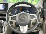インテリアに合わせたデザインのステアリングは、運転される方のことも考え、運転しやすい形状、大きさです。是非一度、実際に触ってお確かめください。