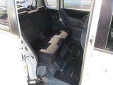 後部座席も気になるようなキズ・汚れやへたり等、大きなダメージはなく、良好な状態です。しっかりとクリーニング整備をしご納車いたします。