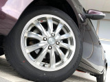 【15インチアルミホイール】外観にマッチしたアルミホイールを装着しております。各種アルミホイールや、スタッドレスタイヤも取扱いしております。是非ご相談ください♪