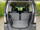 普段のお買い物や通勤、送迎等に十分な荷室スペースを確保しております。セカンドシートを倒すと、大きな荷物の積載も可能です♪