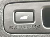 【パワーバックドア】スマートキーや運転席のボタンを押すだけでリアゲートが自動で開閉します!荷物を持っている時や、高い位置にあるバックドアを閉める際に便利な機能です♪