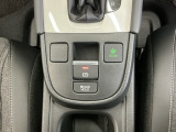 パーキングブレーキはスマートな電子制御式と合わせて渋滞時等にブレーキペダルから足を離しても停車状態を保持してくれるオートブレーキホールド機能で運転が楽になります。スタートはアクセルペダルを踏むだけ