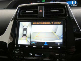 パノラミックビューモニター付きです。車両を上から見たような映像を画面に表示。運転席からの目視だけでは見にくい、車両周辺の状況をリアルタイムでしっかり確認できます。