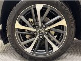 アルミホイール付き!「純正」なので車のデザインともマッチしています。