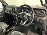 運転席周りです。
