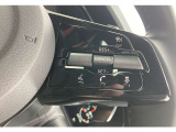 インテリジェントクルーズコントロールです。ドライバーが設定した車速を上限として、先行車との車間を保つよう走行。つねに車速を制御してドライバーの負担を軽減。