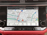 NissanConnect ナビゲーションシステム(地デジ内蔵)(9インチワイドディスプレイ、ハンズフリーフォン、VICS(FM多重)、ボイスコマンド、Bluetooth対応。