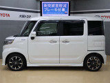 両側パワースライドドア付きだから、狭い駐車スペースなどでの 乗り降りラクラク!小さなお子さまのいるご家庭には嬉しい装備。