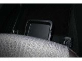 助手席シートアンダートレイ装備!色々収納でき室内もスッキリ!