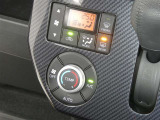 【オートエアコン】車内温度を感知して自動で温度調整をしてくれるのでいつでも快適な車内空間を創り上げます!どの席に座っても快適なドライブが楽しめます♪