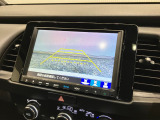 【バックカメラ】リバースにするだけで映ります、後方の安全確認や、狭い駐車場での車庫入れ、雨の日や夜間など視界の悪い時に便利です!安全にバックする為には欠かせない装備です。