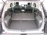 荷室広々。後席を倒して大きい荷物や長い荷物の積み込み可能に。