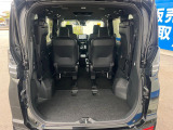 後席を格納すると、これだけの広さが!シーンに合わせたシートアレンジで、大きな荷物も積むことが出来ます♪