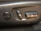 パワーシート搭載。微妙な調整が手軽にでき、ピッタリのポジションで運転することが可能です。