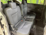 後部座席も気になるようなキズ・汚れやへたり等、大きなダメージはなく、良好な状態です。