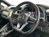 ステアリングも使用感が少なく、きれいな状態となっております。