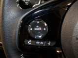 【ステアリングリモコン】ステアリングにオーディオ調節可能なスイッチが装備されていますので運転中でも視線をそらさずにオーディオの調節が可能です!
