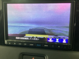 【バックカメラ】運転が苦手な方も車庫入れラクラクです!ギアをリバースに入れれば自動的に切り換わりますので、面倒な操作は不要です♪狭い駐車場もお車を傷つけず安心ですね!