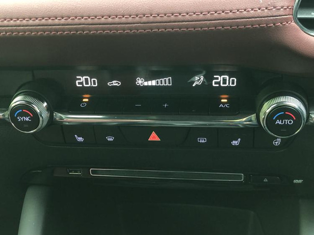 マツダ MAZDA3ファストバック 1.8 XD バーガンディ セレクション の