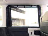 【ロールサンシェイド】まぶしい光を軽減し、心地よい車内に♪ロール式なので開け閉めも容易にできます!