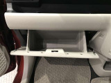 グローブボックス。