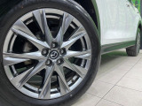 【純正19インチアルミホイール】外観にマッチした純正アルミホイールを装着しております。各種社外アルミホイールや、スタッドレスタイヤも取扱いしております。是非ご相談ください♪