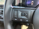 ステアリングスイッチ付。ハンドルから手を離さずにオーディオ操作が出来て安全です。