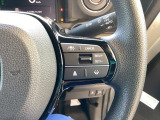 ステアリング右側がクルーズコントロールスイッチです。アクセルペダルを踏まずに一定速走行が出来るので、高速道路での走行がグッと快適になります。