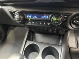 ●デュアルオートエアコン●!運転席と助手席で、それぞれお好みに合わせて温度設定が行えます♪