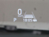 カラーヘッドアップディスプレイ付き。少ない視線移動で情報を確認できるので、運転の疲労軽減に繋がりますよ♪
