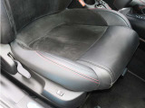 禁煙車ですので焦げや臭いなどはございません。気持良くお乗り頂けます。ワンオーナー車となっております。キレイな状態で、気持ちよくお乗りいただけます。