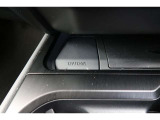 【アクセサリーソケット】12Vのカー用品等の電源供給が可能です。