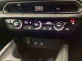 運転席/助手席シートヒーターで寒い日もすぐに温かくなり快適に過ごせます。3段階の温度調整が可能です