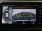 パノラミックビューモニター付きです。車両を上から見た様な映像を画面に表示。運転席からの目視だけでは見にくい、車両周辺の状況をリアルタイムでしっかり確認出来ます。