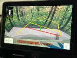 【バックカメラ】駐車時に後方がリアルタイム映像で確認できます。大型商業施設や立体駐車場での駐車時や、夜間のバック時に大活躍!運転スキルに関わらず、今や必須となった装備のひとつです!